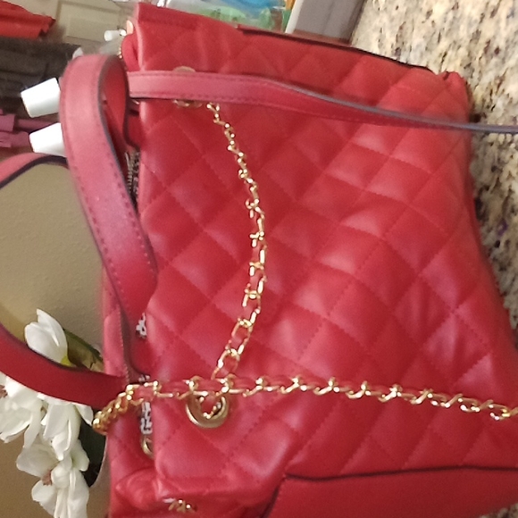 Red 👛 - Picture 5 of 5